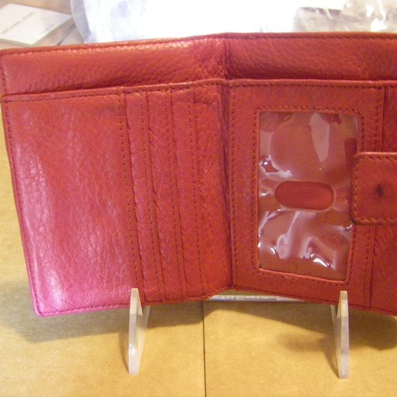 Tory Burch Amanda Bi-Fold Wallet Fuchsia Pink Leather Large Logo Pre-Owned - Picture 3 of 5